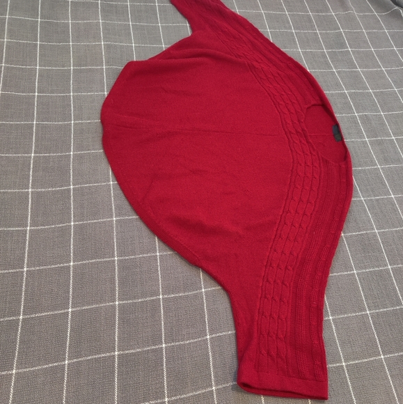 Baby Alpaca Red Poncho Sweater Crew Neck Cable Knit Made in Peru - Picture 5 of 7
